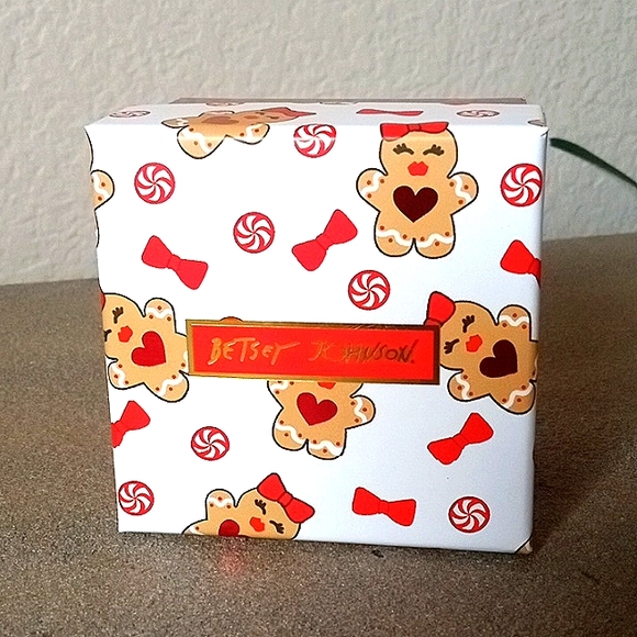 New! BETSEY JOHNSON Christmas Gingerbread Man and Candy Cane Stud Earrings. - Picture 6 of 7